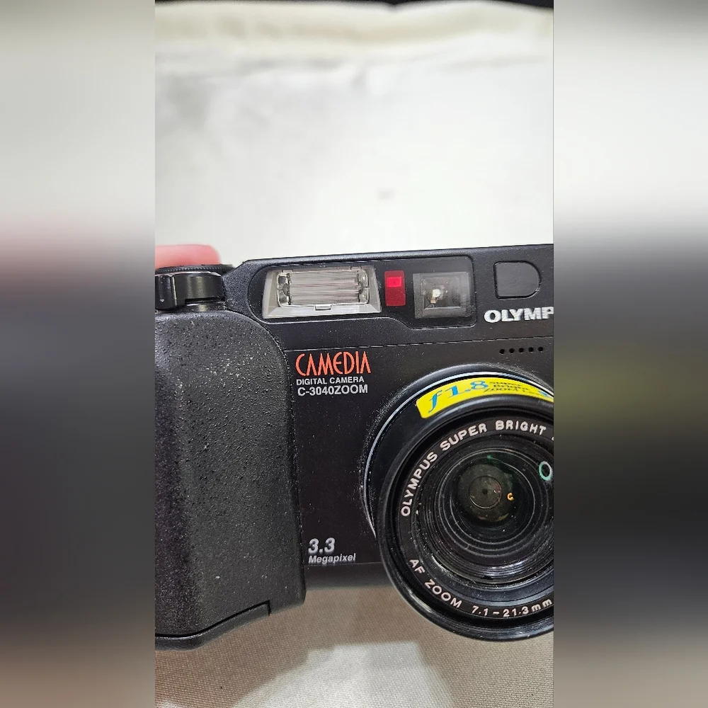 Olympus Camedia C-3040 Zoom Black Digital Camera